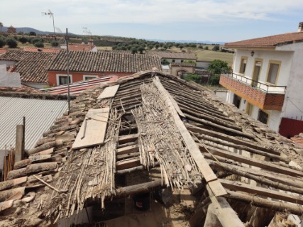 Tejado nuevo y aislamiento en La Nava De Ricomalillo ( Toledo)